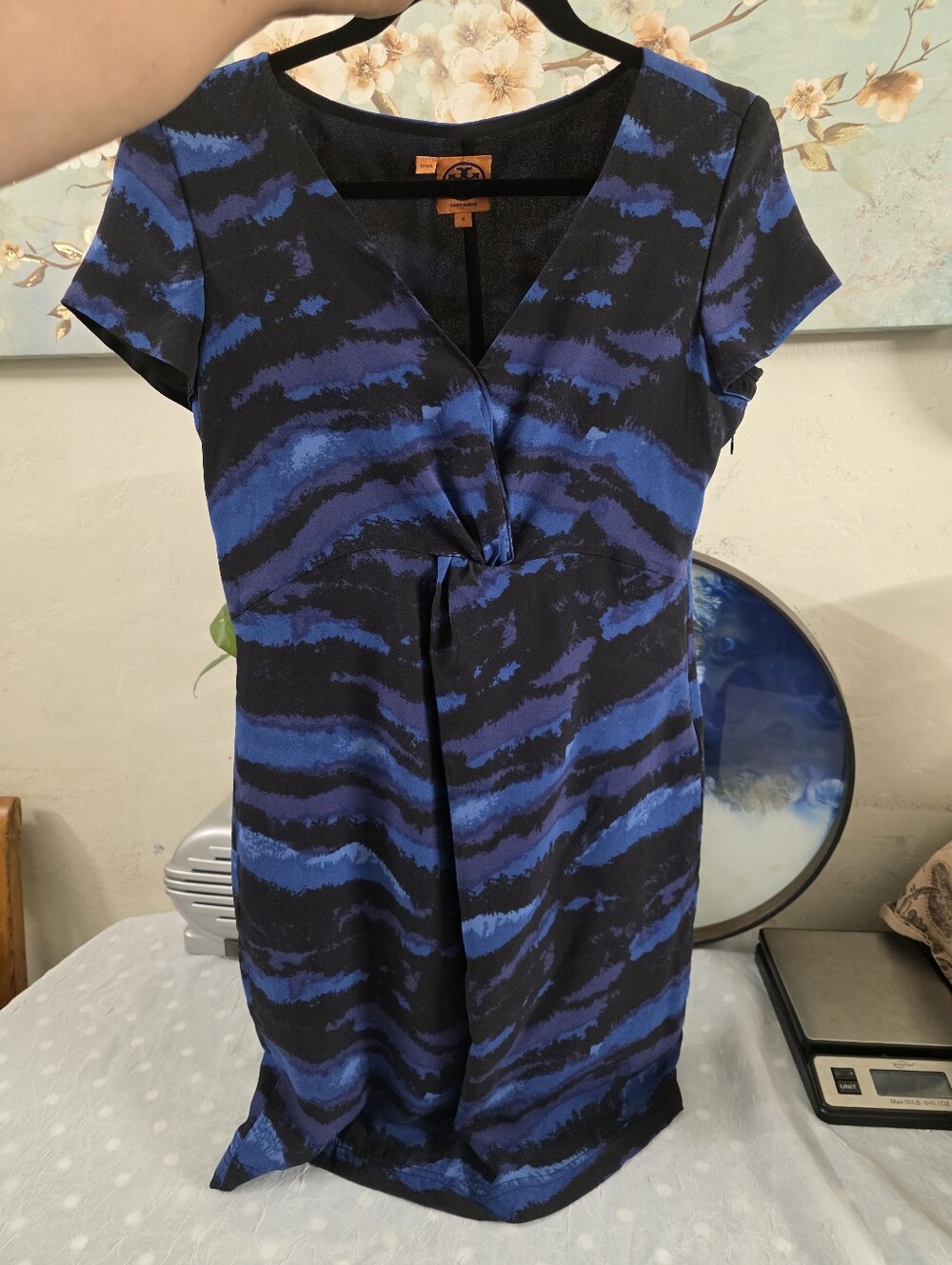 Tory Burch Blue & Black Wave-Print V-Neck Women’s Top Size 6